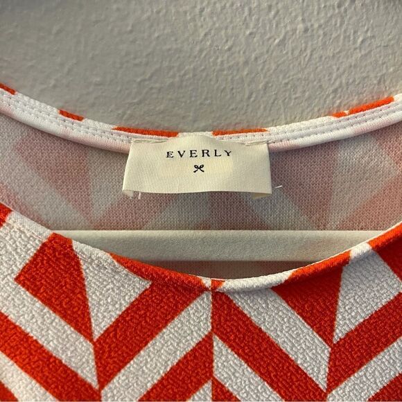 Everly dress size medium  - Picture 2 of 4